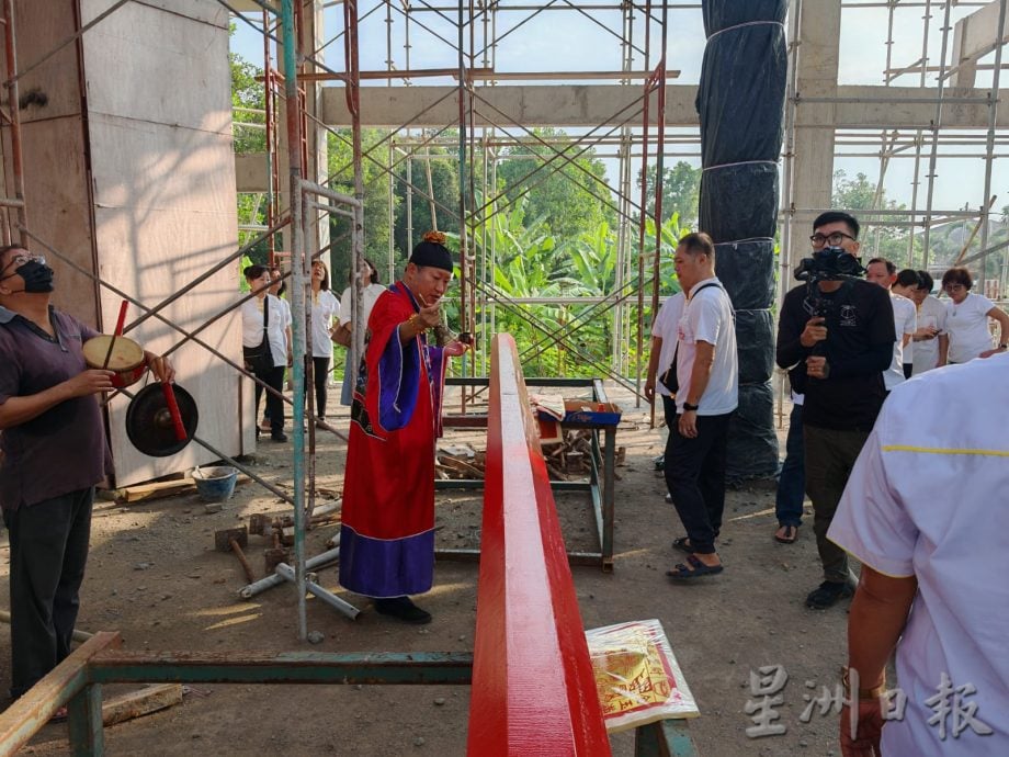 南天宫安定横樑仪式大典，代表光明正大、为人正直、顶天立地