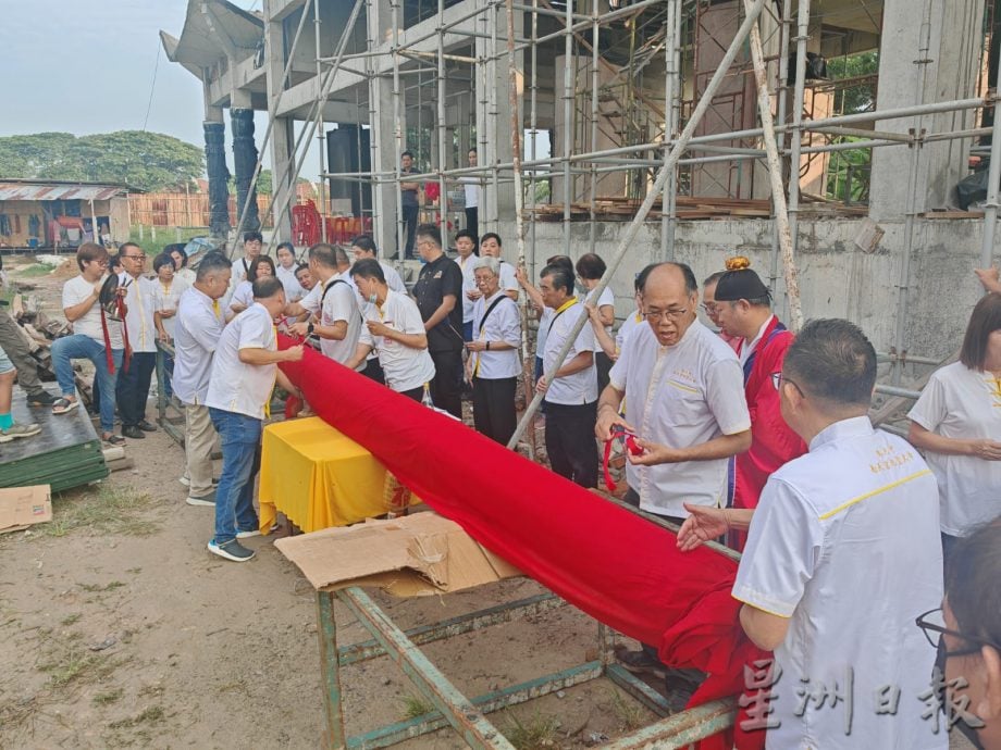 南天宫安定横樑仪式大典，代表光明正大、为人正直、顶天立地
