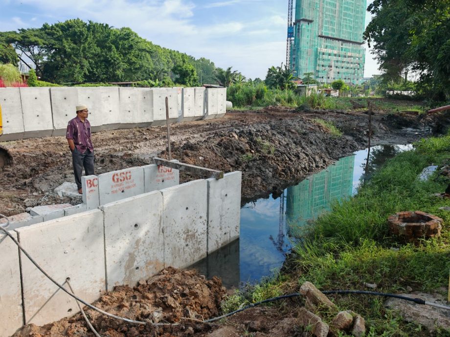 (古城第五版主文)帆加南马班底设174洋灰沟渠,盼减缓水灾问题