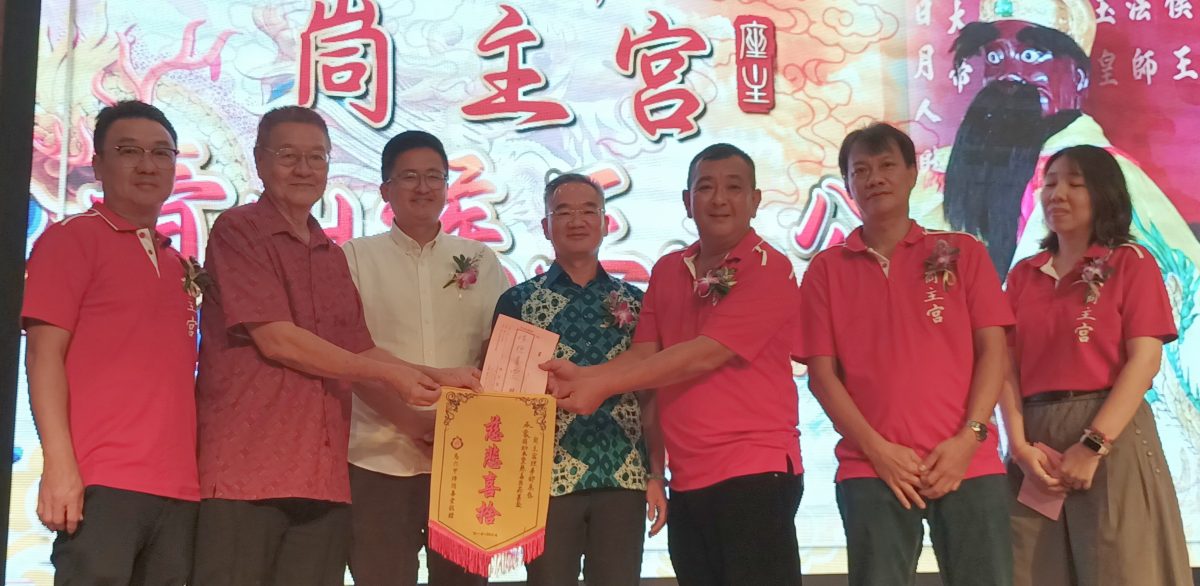 (古城第五版主文)邱培栋表示,有心人用社交媒体误导未成年改教