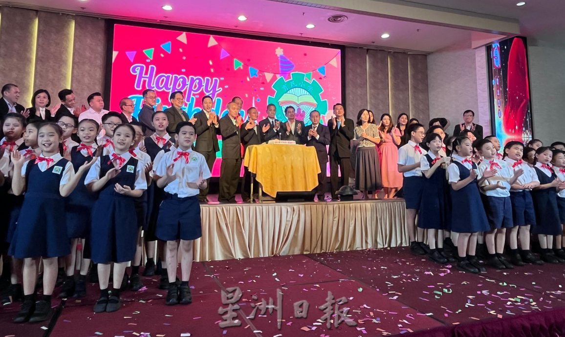 （古城第四版主文）育民小学《饮水思源》百年校庆晚宴，成功筹逾120万令吉远超原定筹款目标
