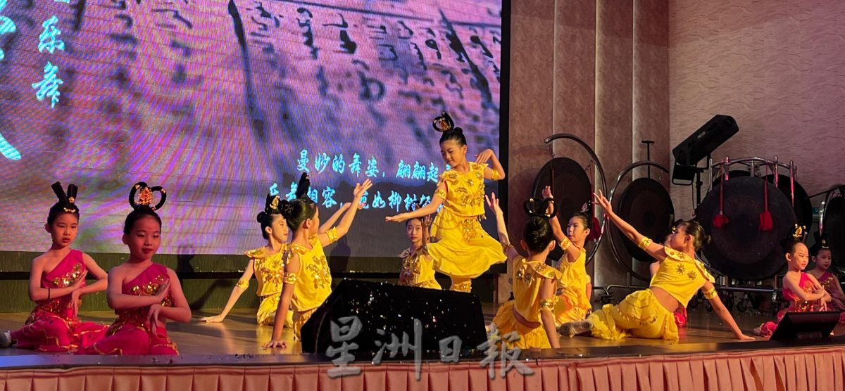 （古城第四版主文）育民小学《饮水思源》百年校庆晚宴，成功筹逾120万令吉远超原定筹款目标