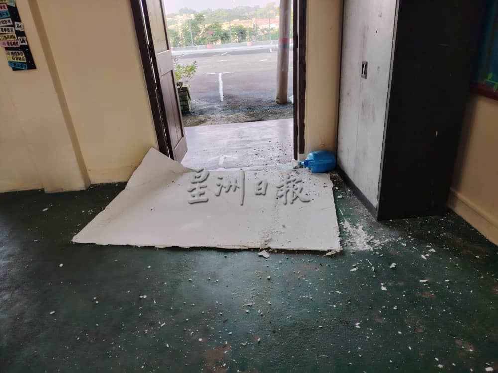 （古城第四版主文）育贤学校6H班课室坠落 虚惊一场