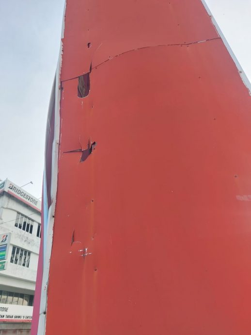 (古城第四版主文)金纱城牌楼已残旧唯无法获得州政府拨款重建,居协盼商家赞助