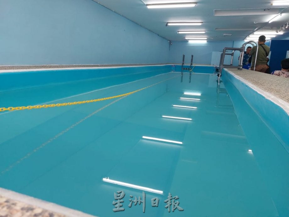 （古城第四版主文）马六甲市区国会议员办公室提供免费游泳基础训练课程予选民孩子申请