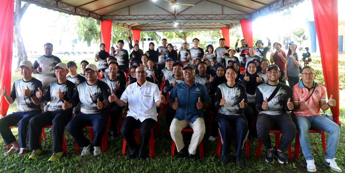 （大北马）主文/义工无人岛捡1255公斤垃圾，欲捉12流浪狗回槟岛不果