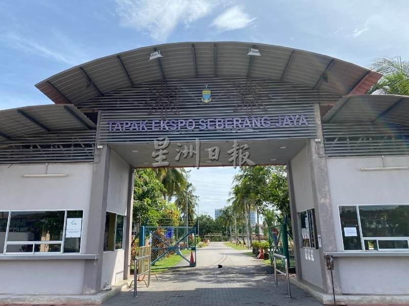 (大北马)主文//昔日热闹农业博览中心如今成荒地