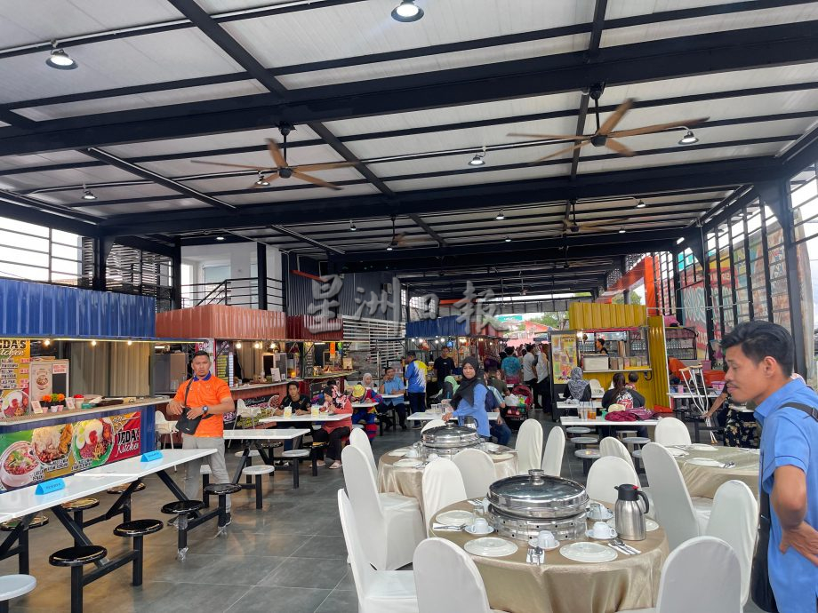 (大北马)主文//昔日热闹农业博览中心如今成荒地