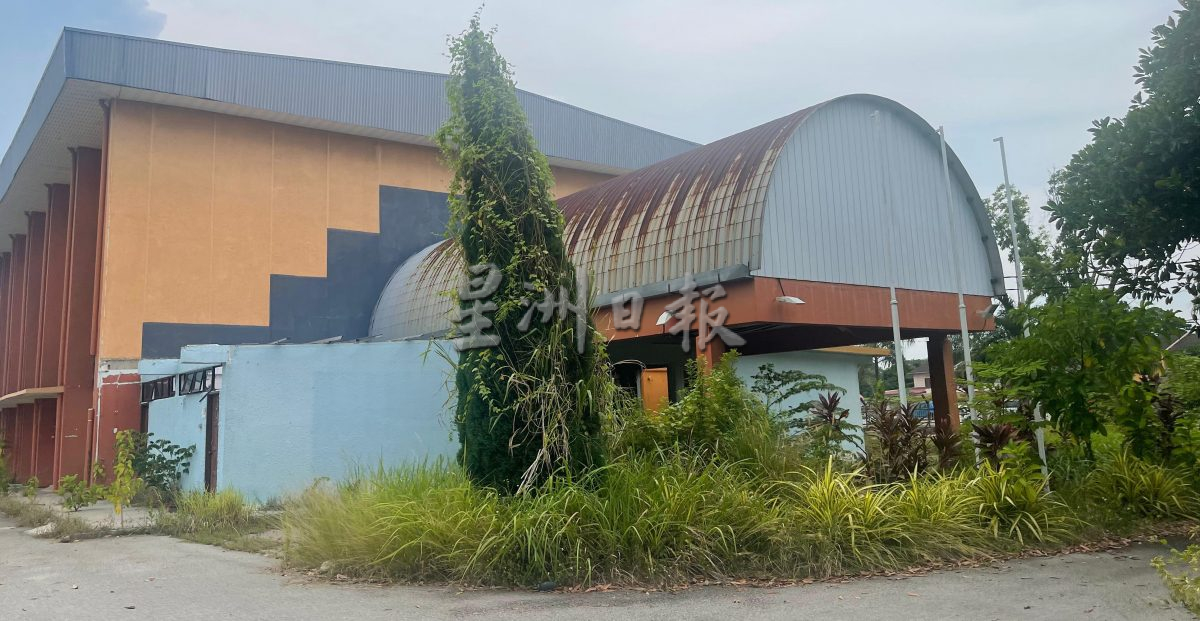 (大北马)主文//昔日热闹农业博览中心如今成荒地