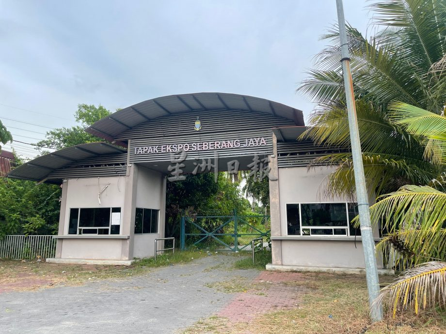 (大北马)主文//昔日热闹农业博览中心如今成荒地