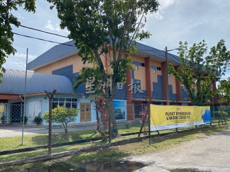 (大北马)主文//昔日热闹农业博览中心如今成荒地