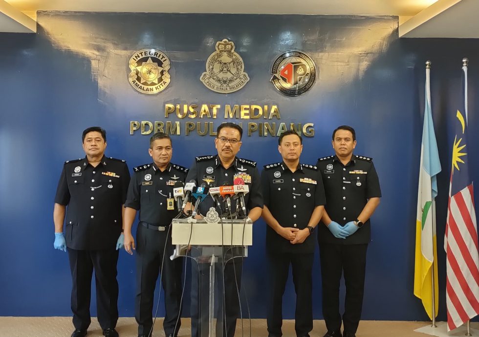 (大北马)关税局官员伤势稳定 证实查看同僚枪支时误伤自己