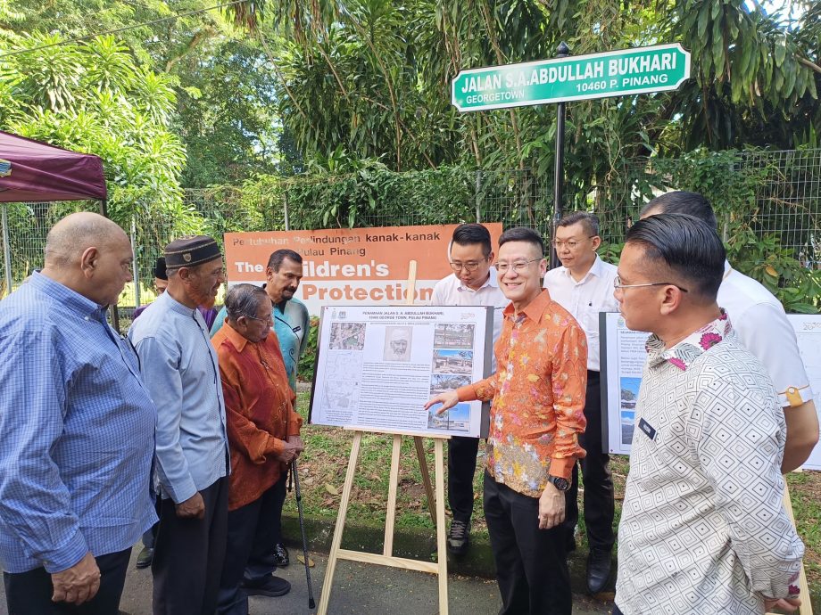 (大北马)再里尔主持2道路重新命名仪式 透露接到以前首长王保尼命名道路的建议