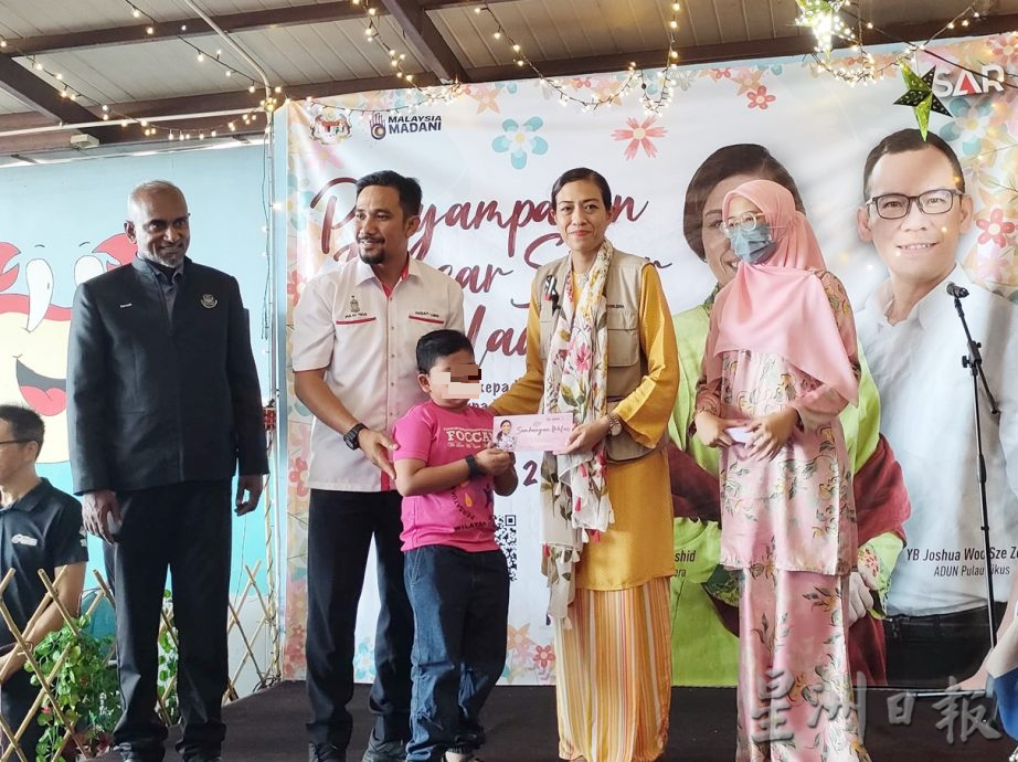 (大北马)斯丽娜捐5100令吉礼券 吁关爱癌童