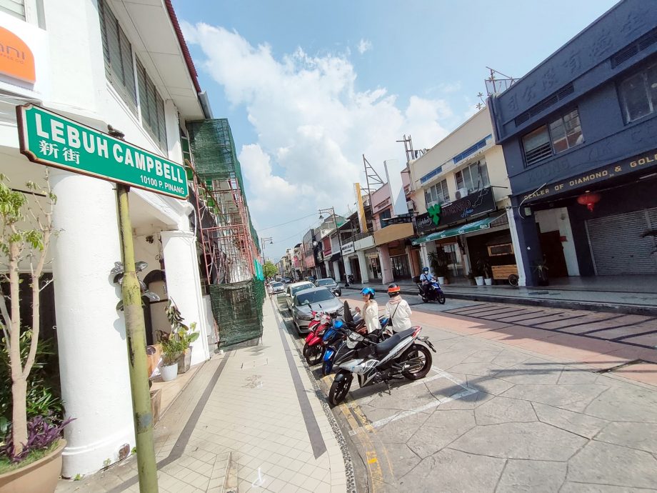 (大北马)新街第二阶段加宽工程增16停车位 晚上才施工