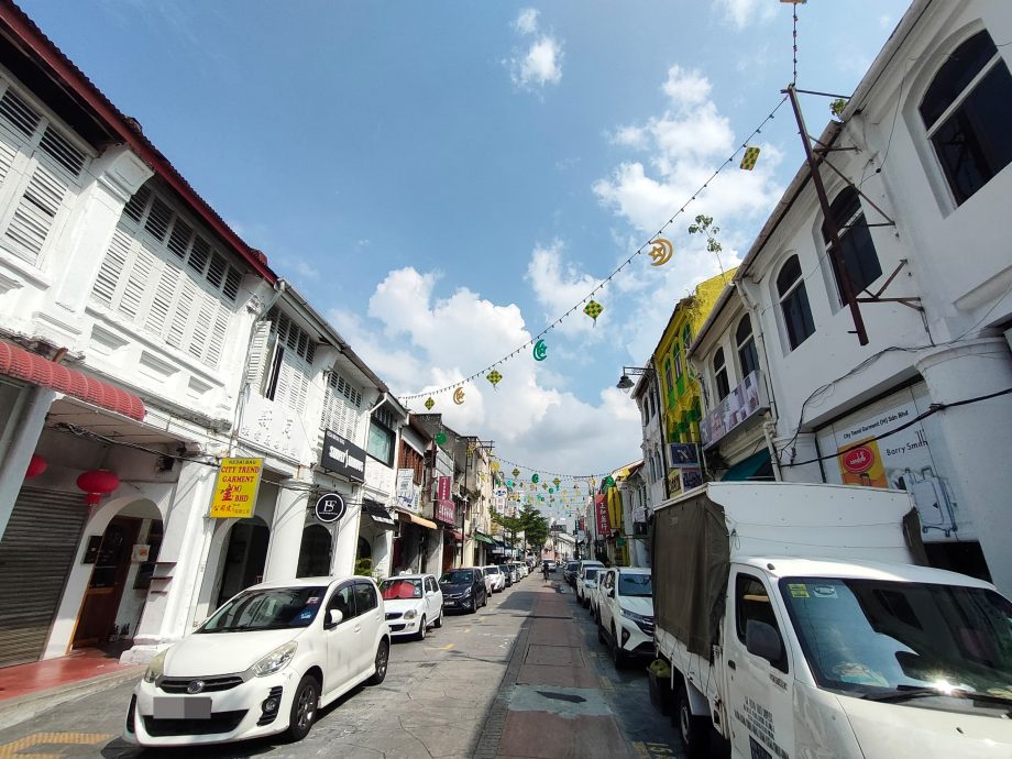 (大北马)新街第二阶段加宽工程增16停车位 晚上才施工