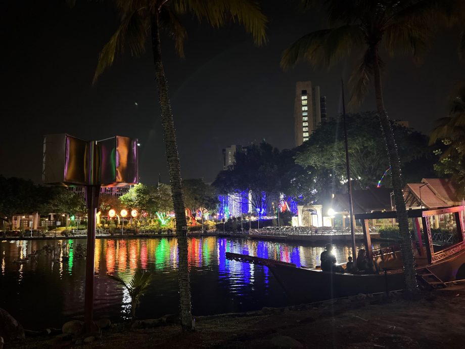 (小画页)大都会/沙亚南湖滨公园灯光闪闪