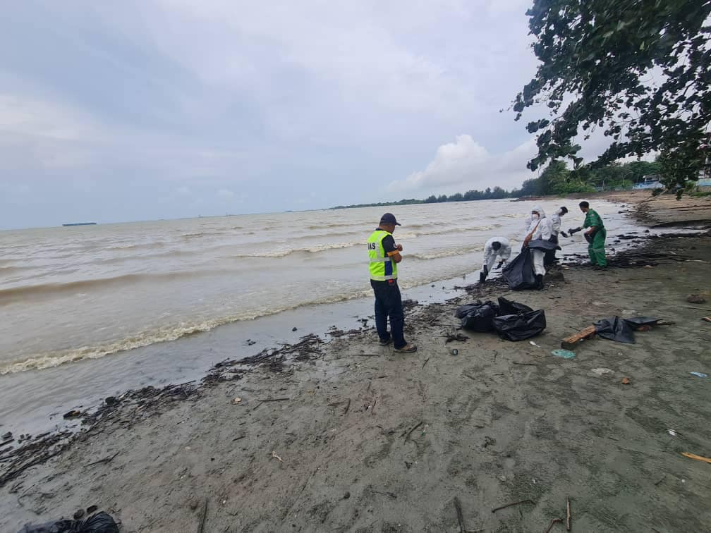 林添顺:撞船事件保险公司 今清理边佳兰油污