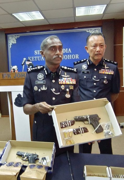 (已签发)全国:柔州警方捣毁走私军火及贩毒团伙 起获6手枪167子弹1.82公斤毒品