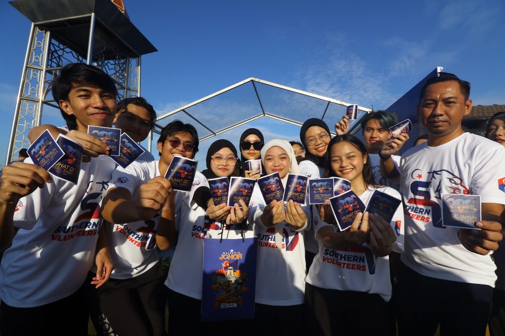 (已签发)柔:封面:新柔长堤建成100周年庆,柔大臣为交通拥堵向人民致歉