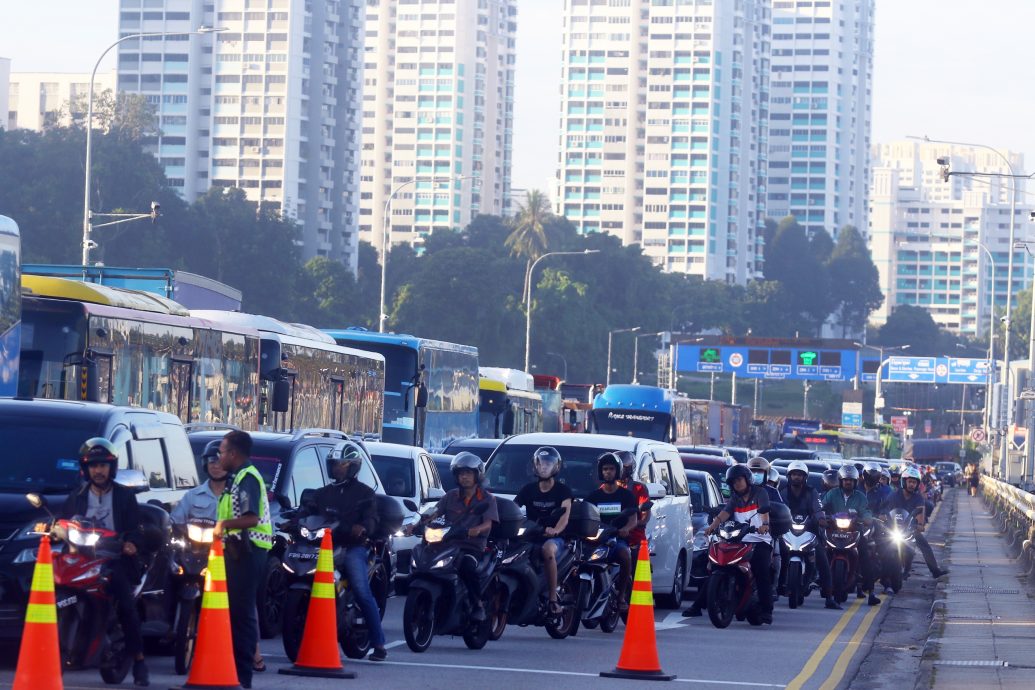 (已签发)柔:封面:新柔长堤建成100周年庆,柔大臣为交通拥堵向人民致歉