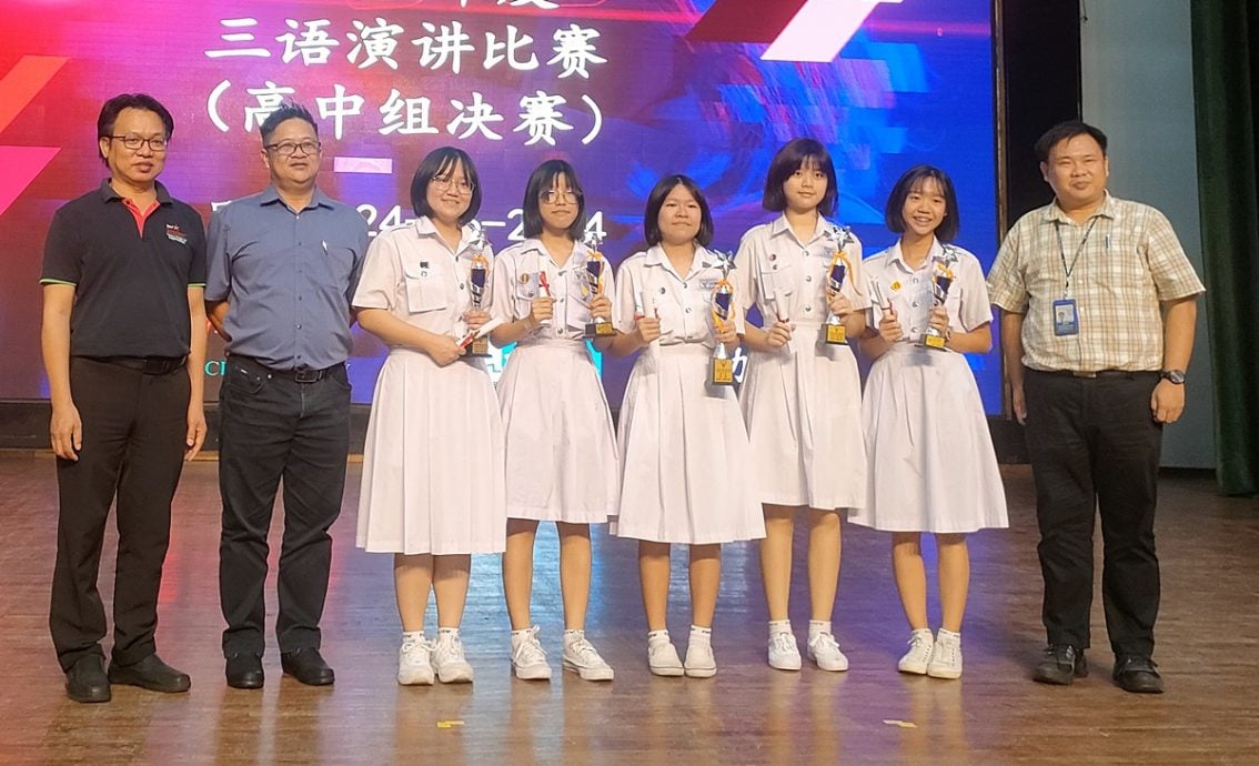 (已签发)柔:本报赞助:古宽三语比赛 李子谦与刘珂愉高初中夺冠