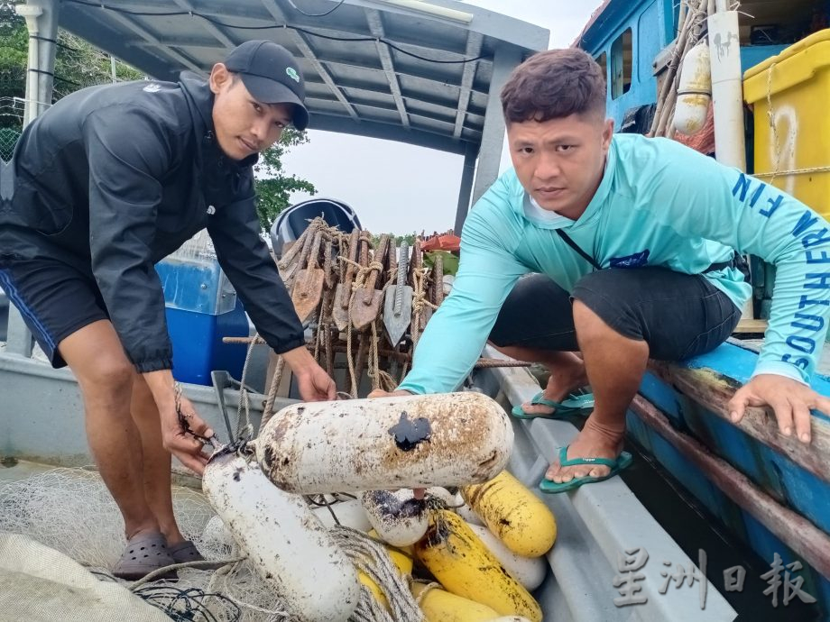 (已签发)柔:**版三**受油污事件影响 四湾岛渔民停工一周
