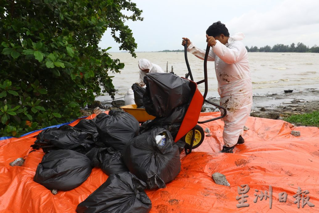 (已签发)柔:**版三**受油污事件影响 四湾岛渔民停工一周