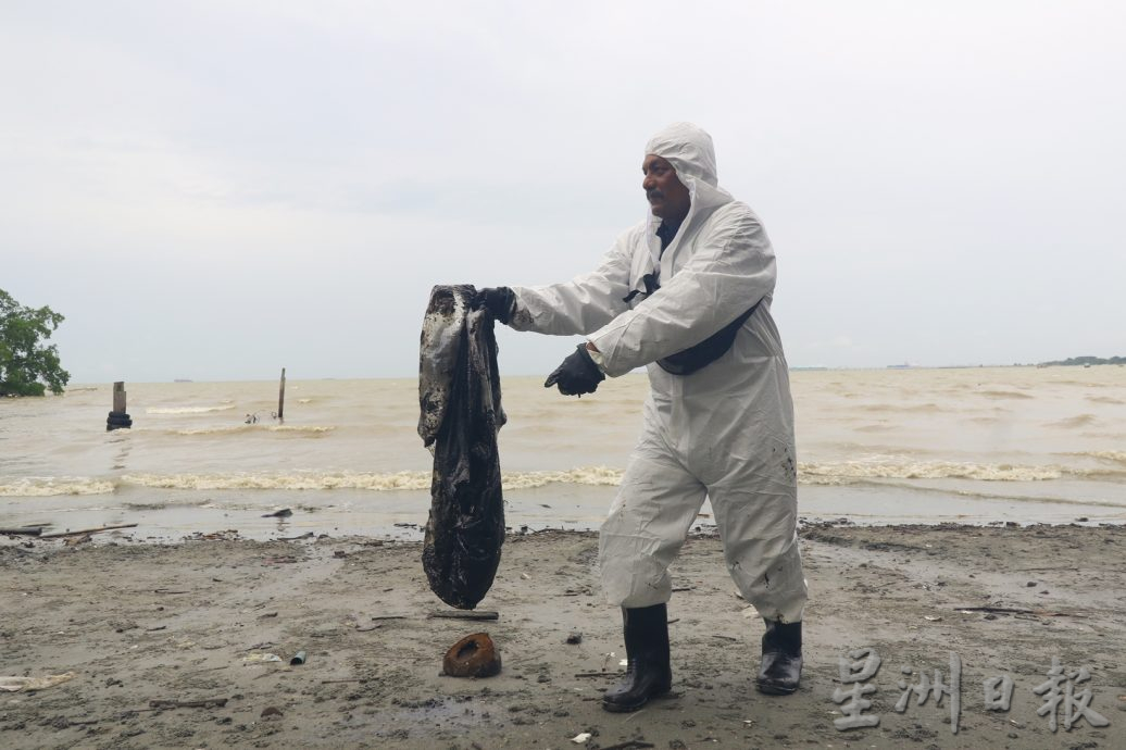 (已签发)柔:**版三**受油污事件影响 四湾岛渔民停工一周