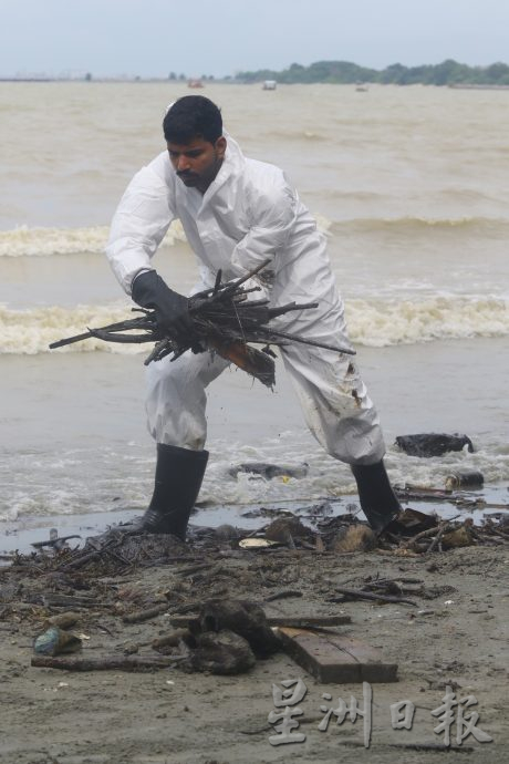 (已签发)柔:**版三**受油污事件影响 四湾岛渔民停工一周