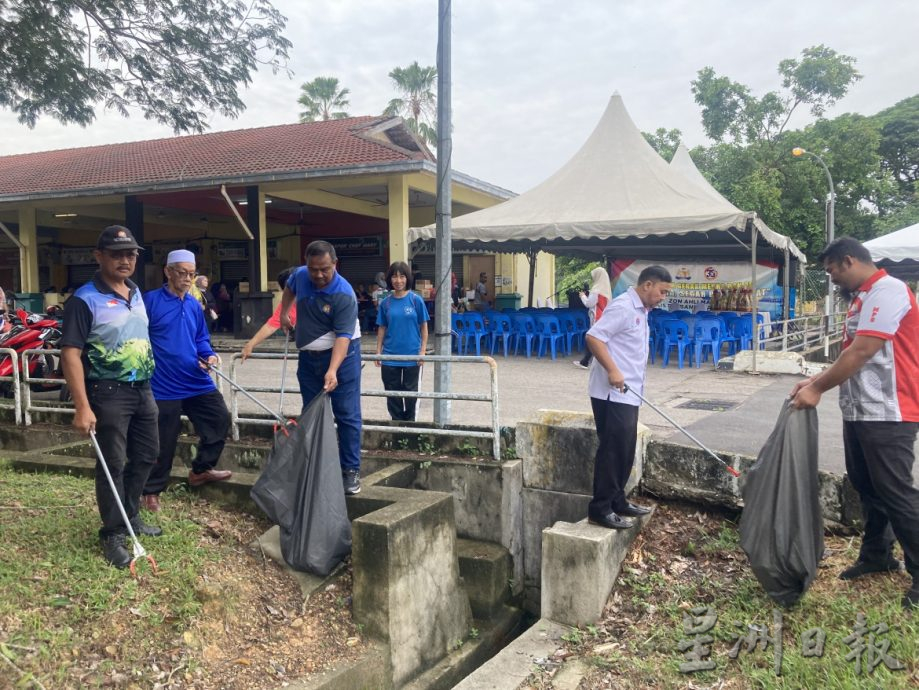 (已签发)柔:**版二头**市会主席要求清理店外垃圾,店主反指昔市会将清理