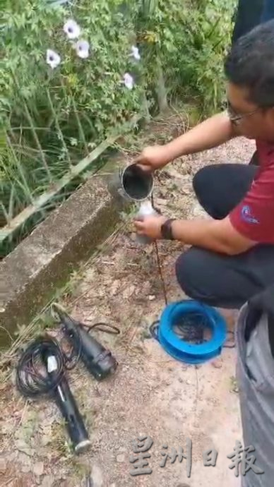 （已签发）柔：**版二头**广西村河水今年数度变黑 村民：何时彻底解决？