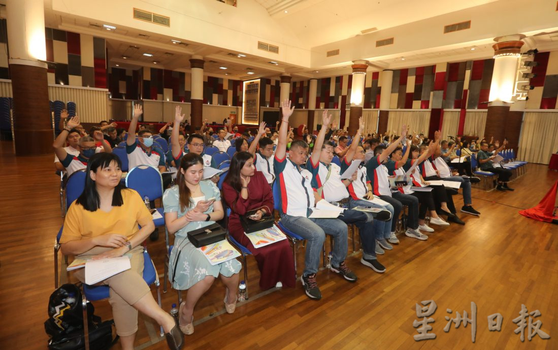 （已签发）柔：**版四配文**何朝东促政府制定完善指导，助人民掌握并适应电子发票