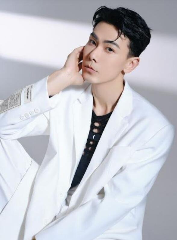 (已签发)柔:狮城二三事:与张艺谋副导合作《金庸武侠世界》 戴向宇:梅超风黄药师 颠覆形象