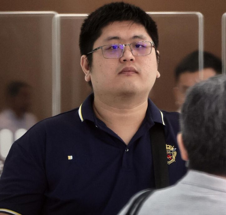 (已签发)柔:狮城二三事:为搭讪面粉掺尿液泼女郎 男子罚款4181令吉