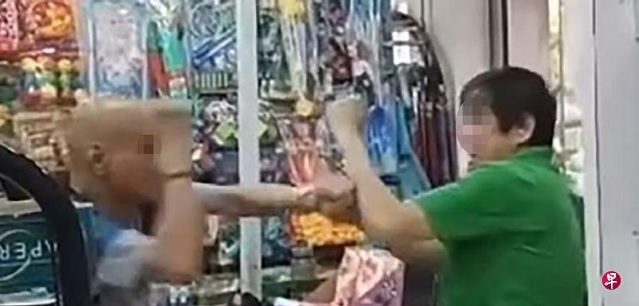 (已签发)柔:狮城二三事:商店内起冲突 2男子互挥拳