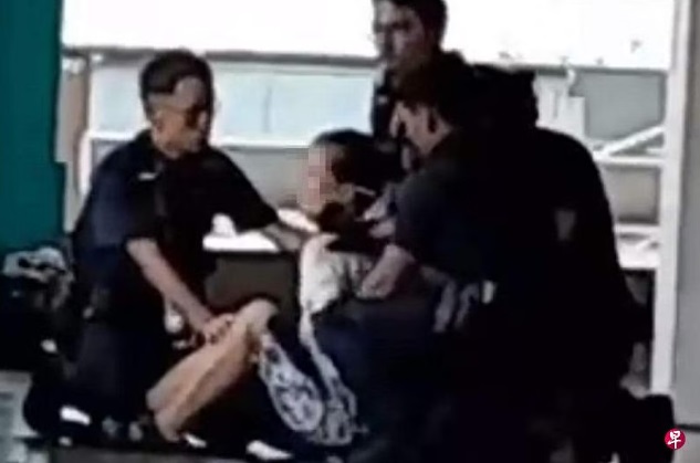 (已签发)柔:狮城二三事:涉嫌打人偷窃和持剪刀溜达 59岁妇女被捕