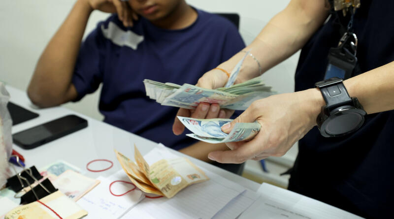 (已签发)柔:狮城二三事:警夜捣非法网赌集团 7男女受查 最小17岁