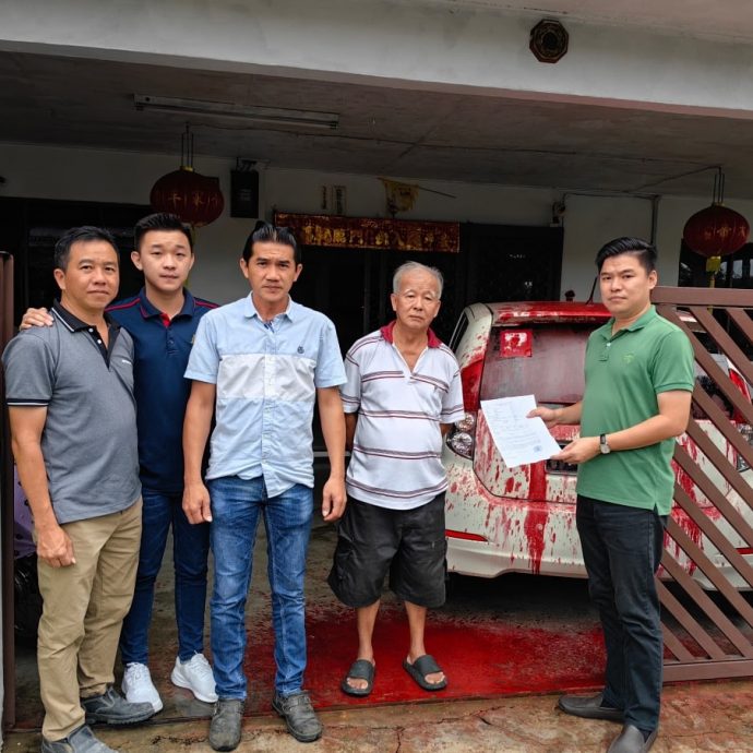 （已签发）柔：疑女婿在外欠款殃及岳父 不明人士泼红漆汽车也遭殃