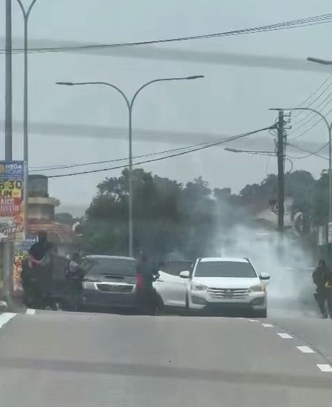 (已签发,先供网)全国:传新山市区警追匪现枪战 警方调查中尚未回应