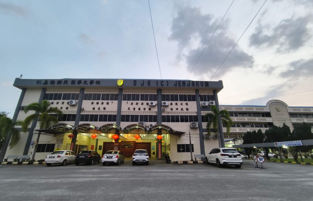 (早报头)大都会/筹300万建智慧楼 仁小1123华教义演