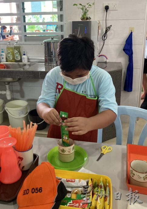 (有劳编辑签发)柔:封面:Reach Cafe首日投入运作