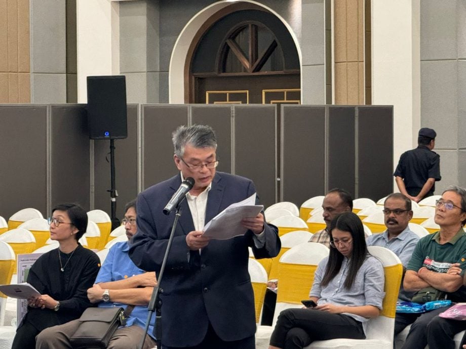 (版3头)大都会:300居民出席听证会 黄瑞林保证听取民意/9图