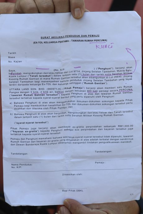 （版4头）大都会/增江淡峇汉木屋区搬迁计划抽签仪式首日 余保凭周身蚁沦为箭靶