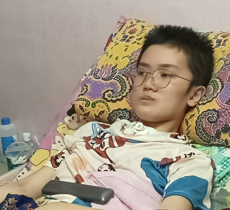 (版8头)大都会/蓝佳文善款筹足新闻