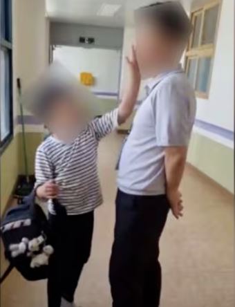  （视频）韩小学三年级生掌掴副校长并辱骂　家长赶来跟著打班导  