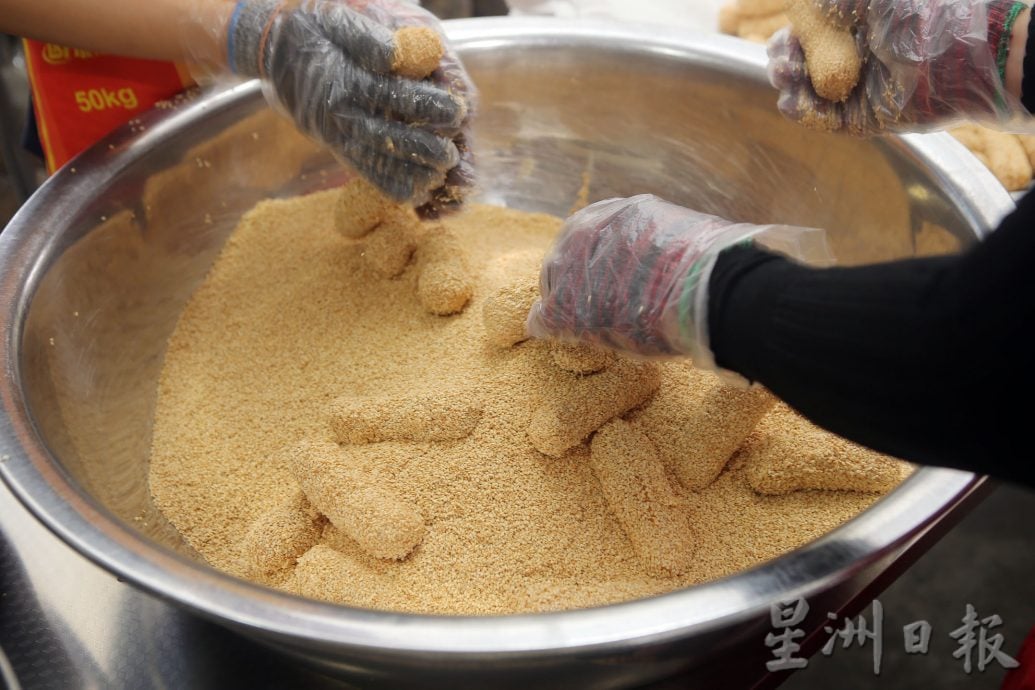 /它的诞生/霹:6月5日见报/封底主文 麻粩