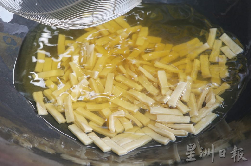 /它的诞生/霹:6月5日见报/封底主文 麻粩
