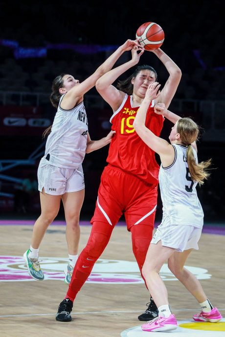 FIBA U18女篮亚洲杯| 张子宇223公分鹤立鸡群 女姚明成中国女篮未来