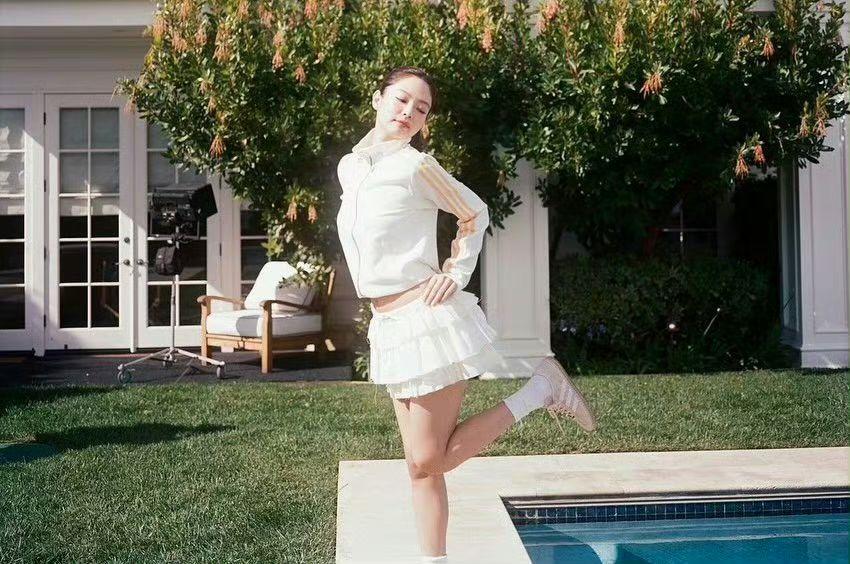 Jennie惊喜合体陈冠希 网惊：父女既视感